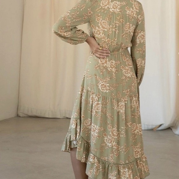 Kivari Lani Front Tie Dress Green Fliral Keyholw Midi High Low Smocked Ruffle - Picture 2 of 10